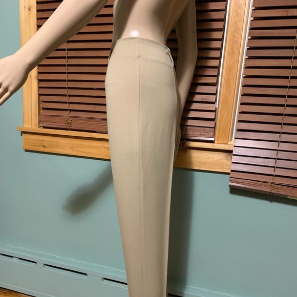 NWOT Women stretching pants by Victor Victoria. Size 40 (French) - Picture 2 of 11